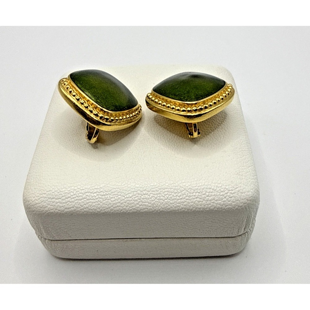 Vintage Trifari Green Cabochon Clip On Earrings Gold Tone Trim Signed Square - Picture 6 of 9